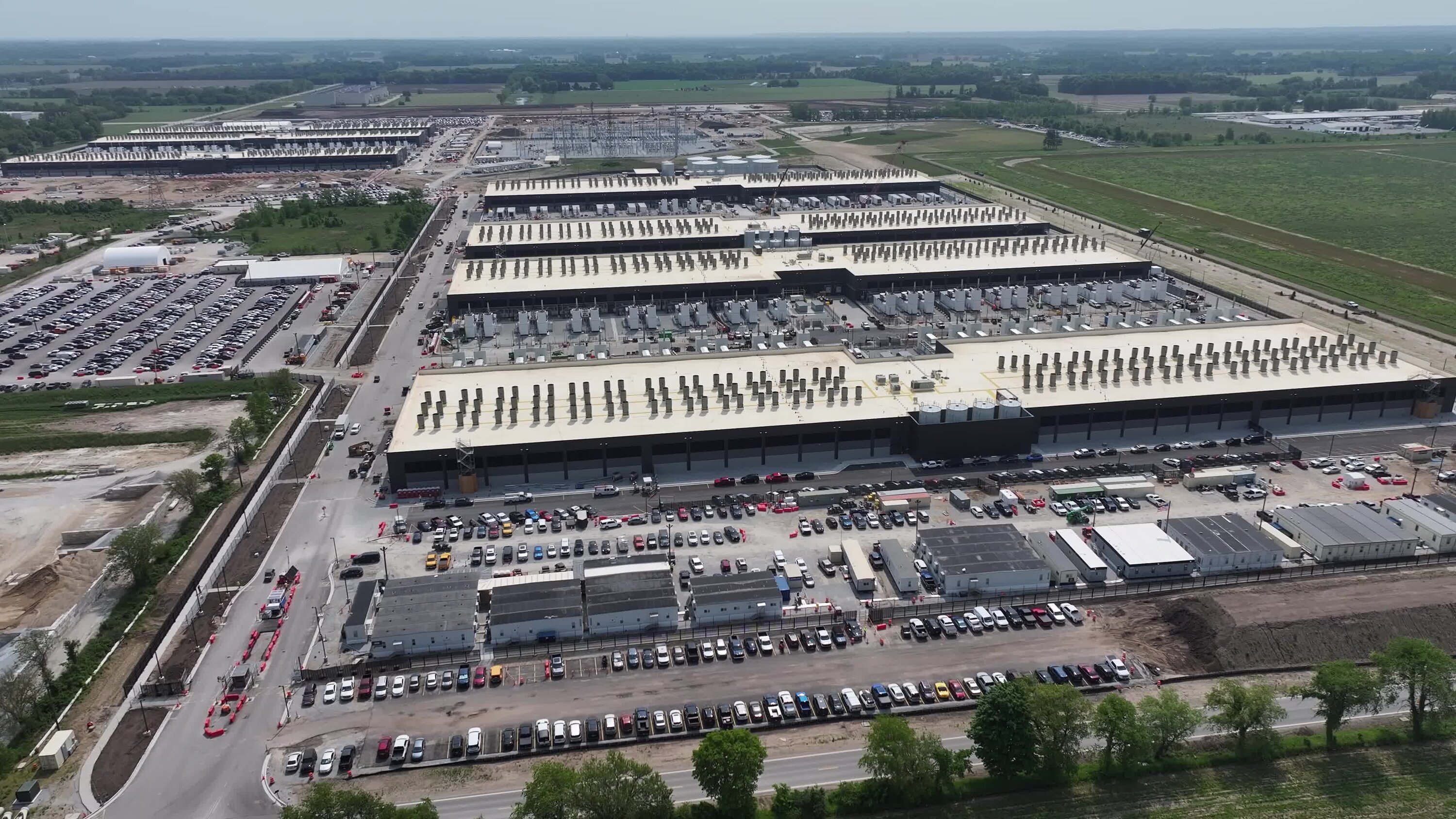 At Amazon's Biggest Data Center, Everything Is Supersized for A.I. - The  New York Times