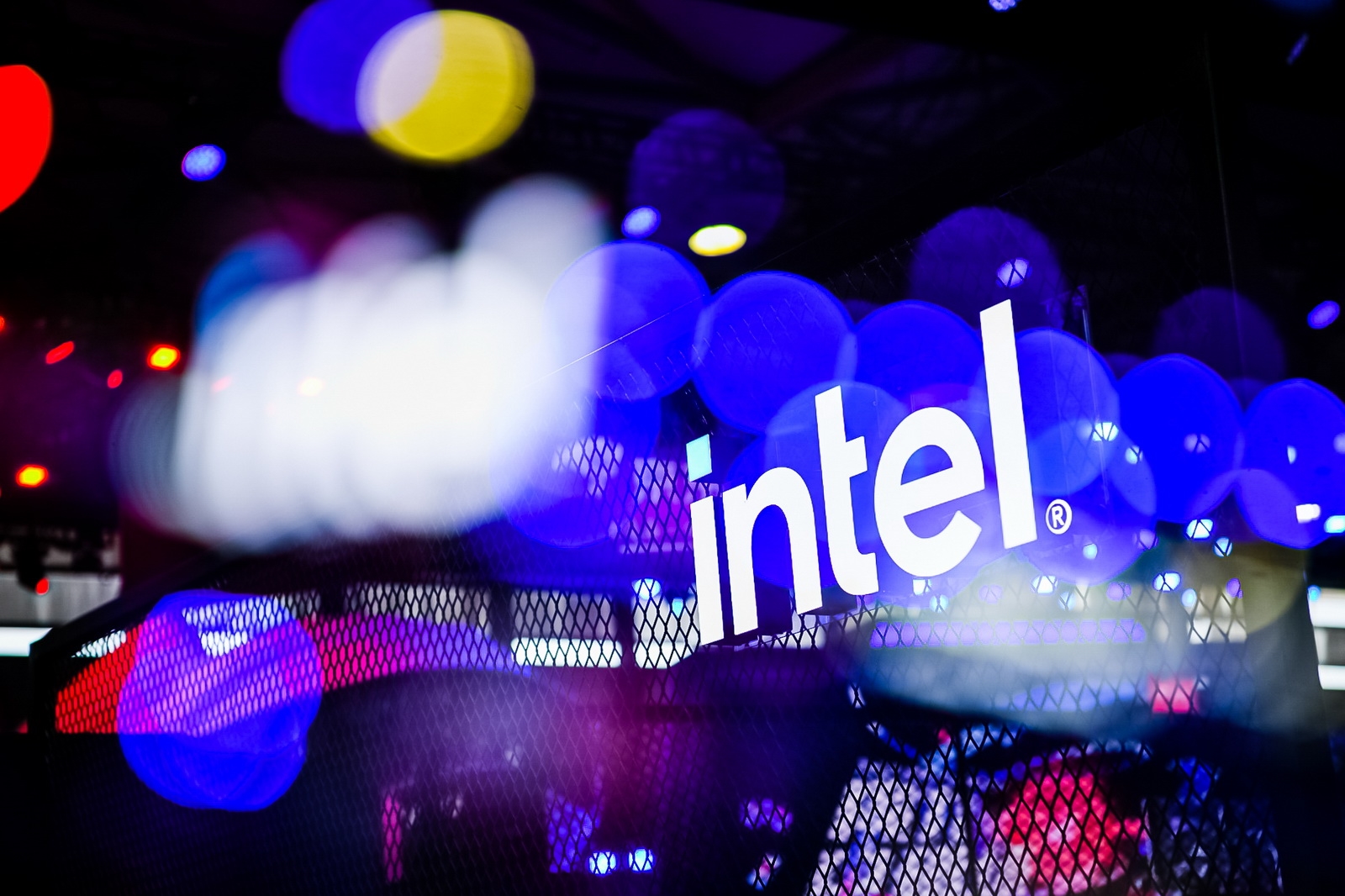 終於賺錢了！Intel Q3扭虧為盈：營收137億美元，圖源：快科技