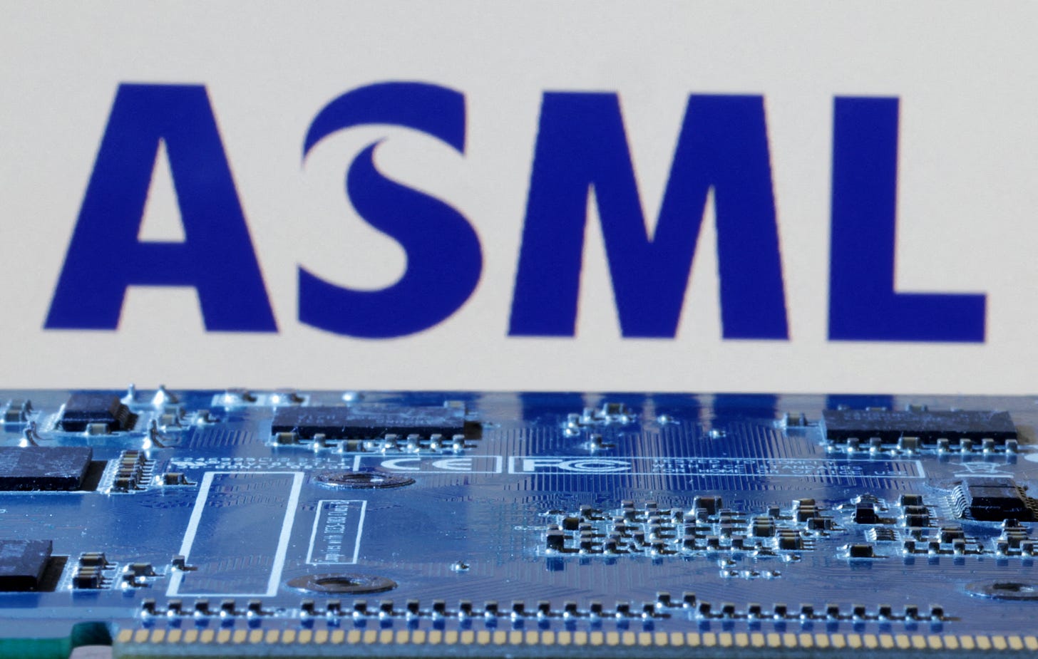 Semiconductor equipment maker ASML ships second 'High NA' EUV machine |  Reuters