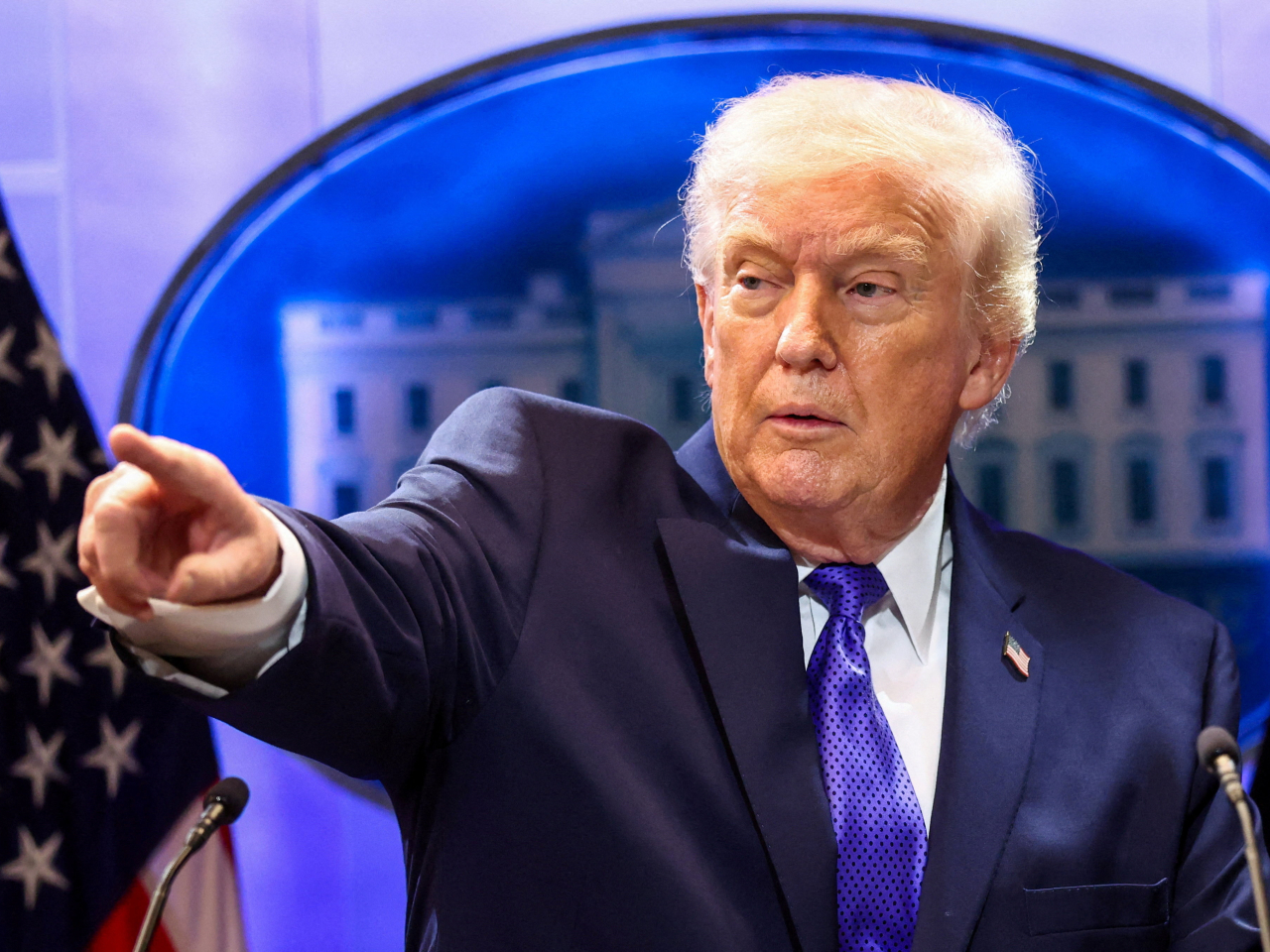 特朗普宣佈將加徵10%的全球關稅，以取代部分被最高法院推翻的緊急關稅措施。（路透社）