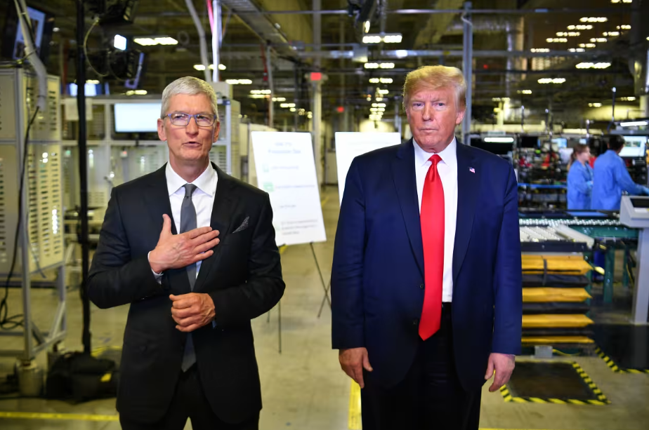 Apple CEO Tim Cook, left, and U.S. President Donald Trump.
