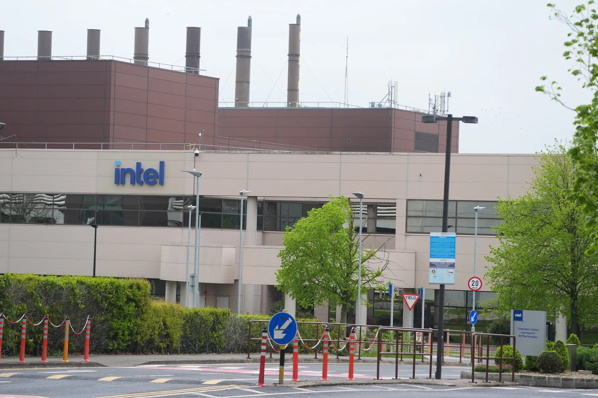 Intel (INTC) to Pay $14B to Buy Back Apollo (APO) Stake in Ireland Plant -  Bloomberg