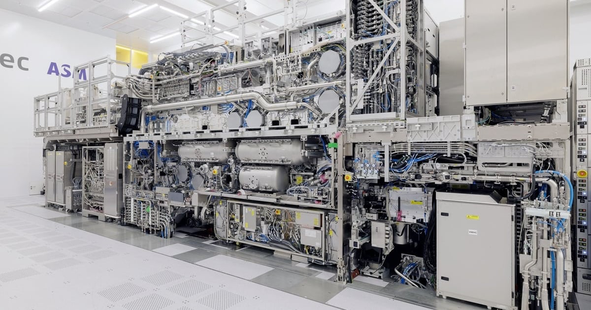 （ASML EUV光刻機全景）