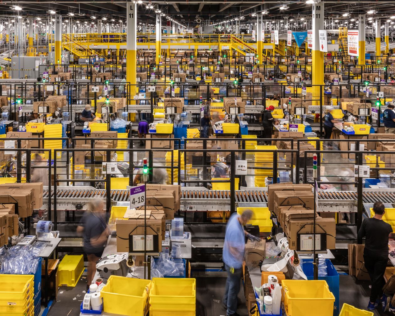 Workers filled orders at an Amazon fulfillment center in Garner, N.C., in 2021. PHOTO: JEREMY M. LANGE FOR THE WALL STREET JOURNAL