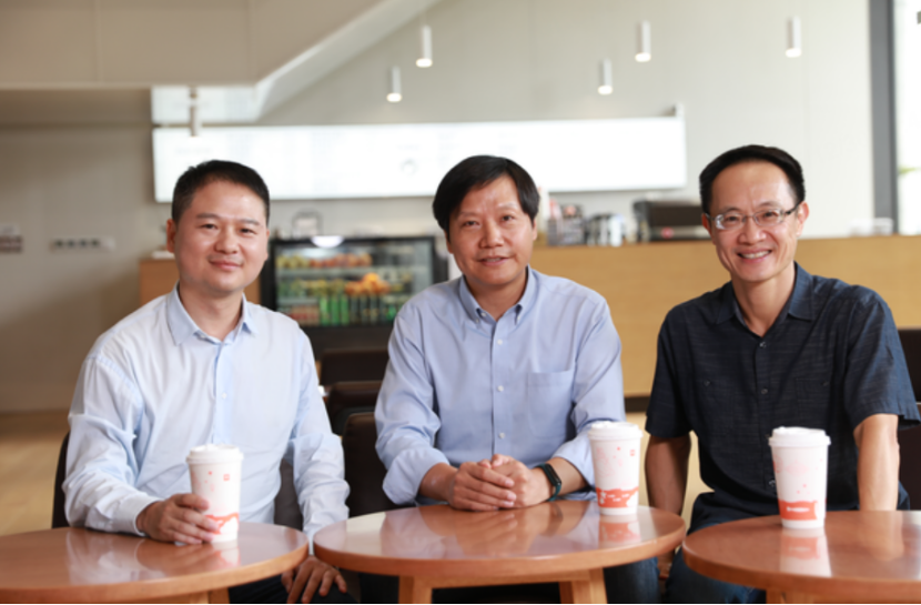 从左到右分别为曾学忠、雷军、林斌 图源：新浪科技